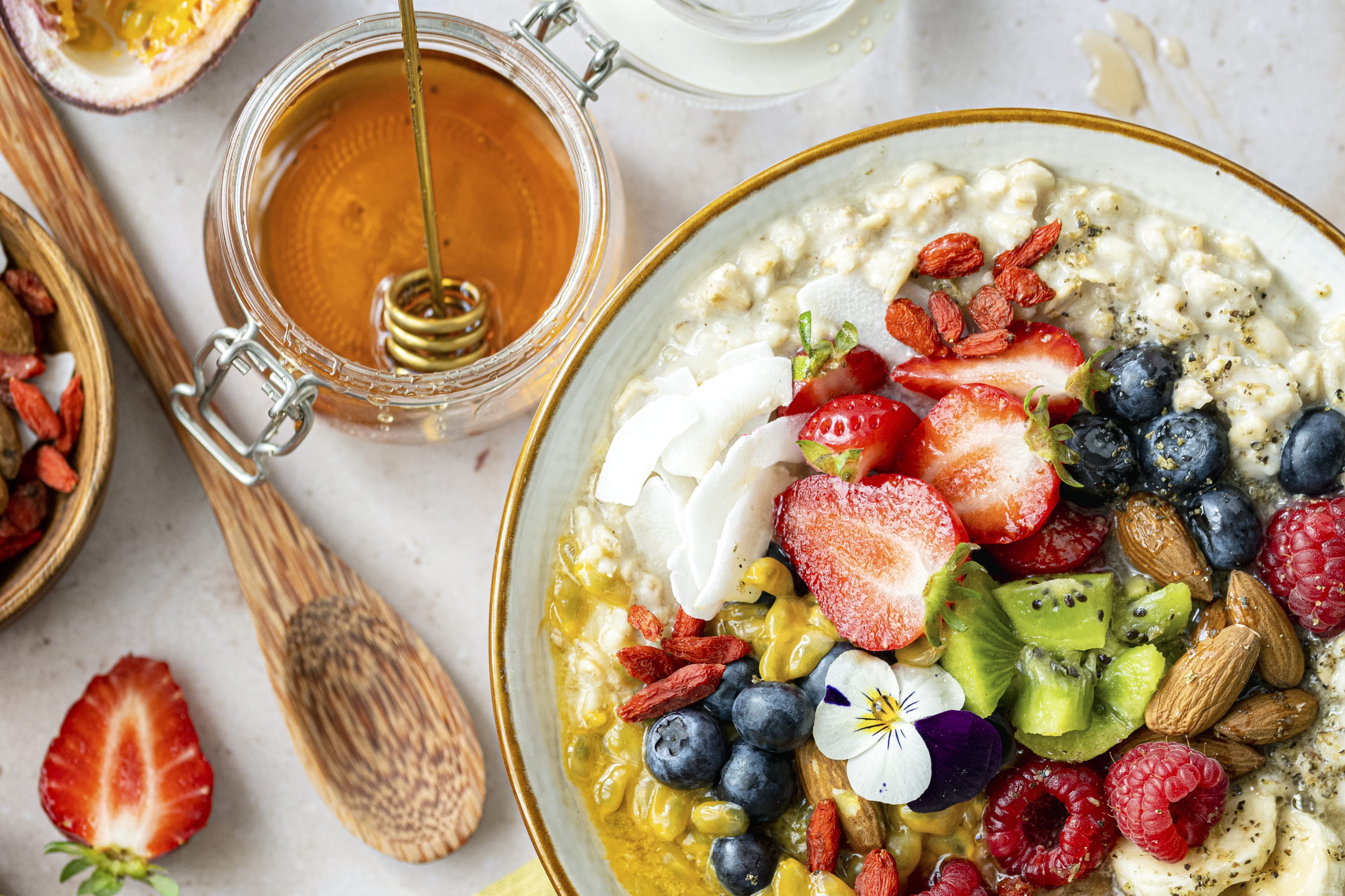 Fruit salad with seeds and honey